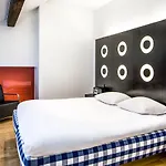 Leonardo Boutique Center