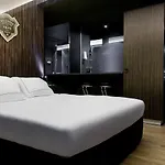 호텔 Leonardo Boutique Center