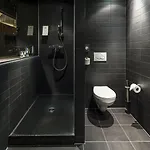 Leonardo Boutique Center