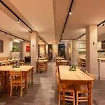 호텔 Leonardo Boutique Center 4*