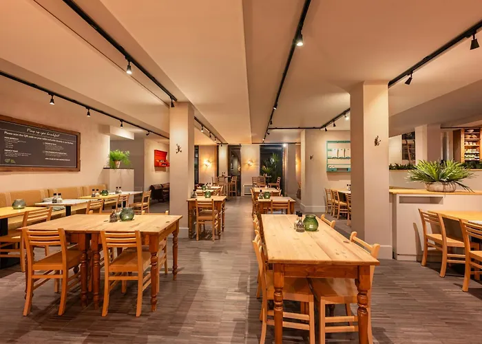 ホテル Leonardo Boutique Center 4*