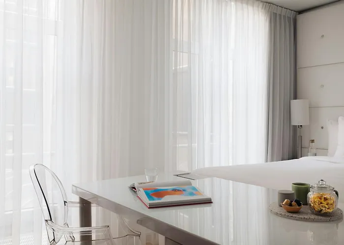 Leonardo Boutique Center ホテル 4*