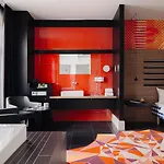 Leonardo Boutique Center