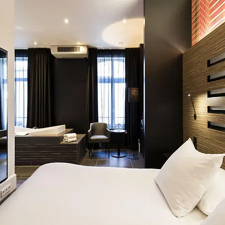 Leonardo Boutique Center Hotel 4*