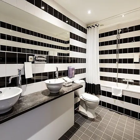 Leonardo Boutique Center Former Designhotel 4* Maastricht