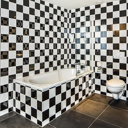 Leonardo Boutique Center