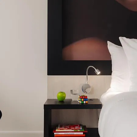 Hotel Leonardo Boutique Center