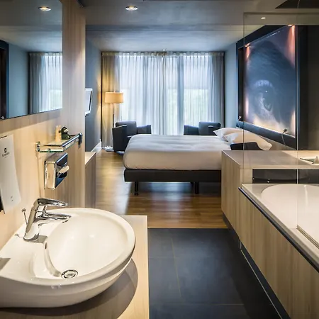 Leonardo Boutique Center