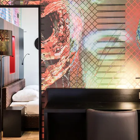 Leonardo Boutique Center فندق