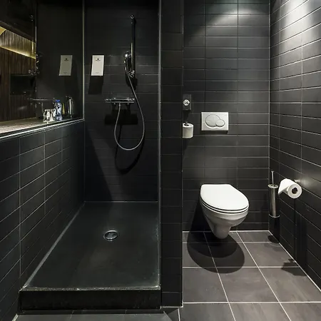 Leonardo Boutique Center