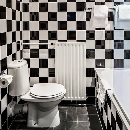 Leonardo Boutique Center Hotel 4*