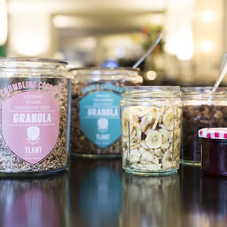 Leonardo Boutique Center Hotel