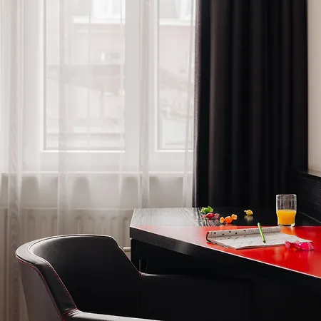 Leonardo Boutique Center فندق