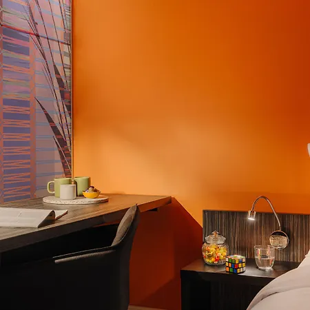 Leonardo Boutique Center