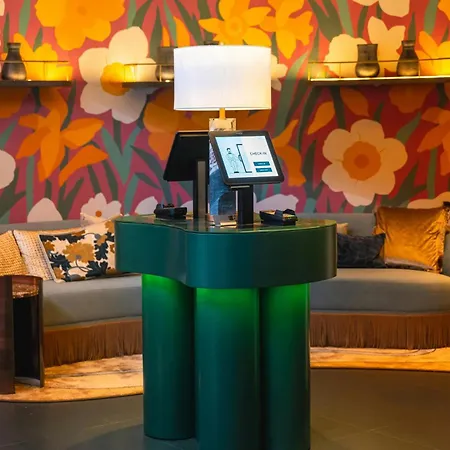 Leonardo Boutique Center فندق 4*