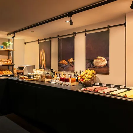 Leonardo Boutique Center Hotel