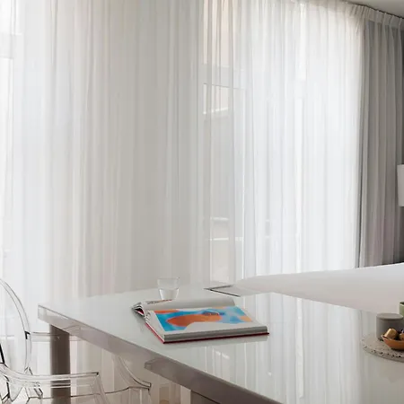 Leonardo Boutique Center Hotel 4*