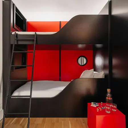 Leonardo Boutique Center فندق