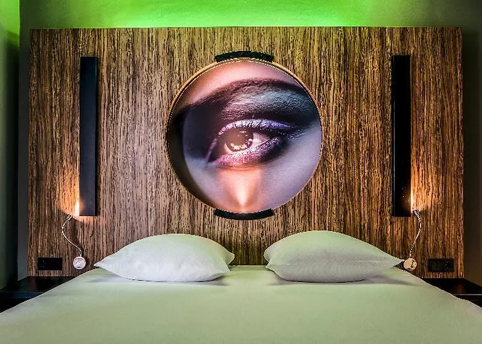 Leonardo Boutique Center Hotel