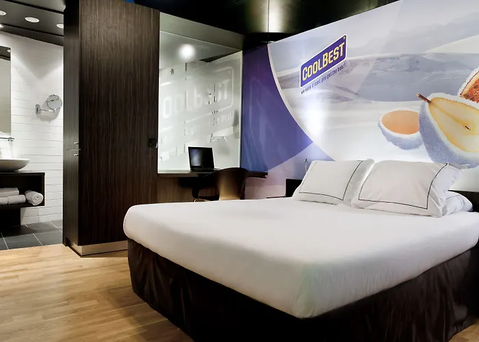 Hotel Leonardo Boutique Center 4*