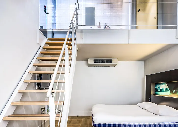 Hotel Leonardo Boutique Center