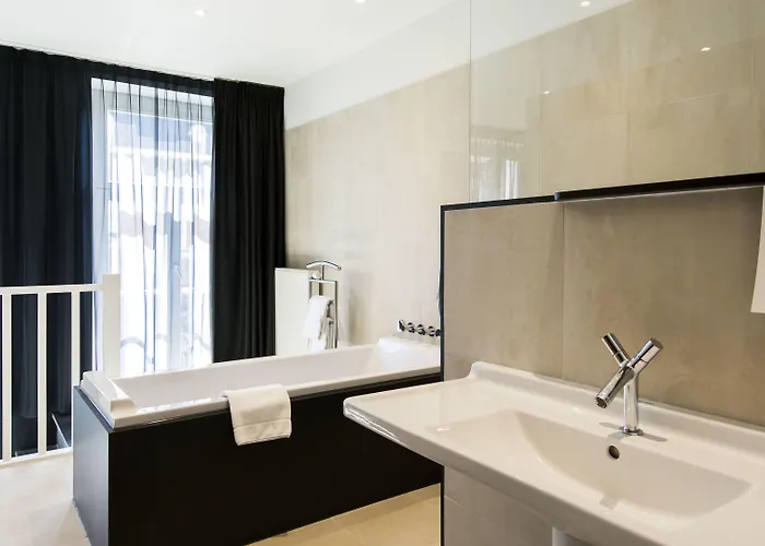 Hotel Leonardo Boutique Center Former Designhotel 4*