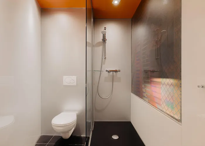 Leonardo Boutique Center