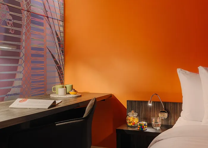 Leonardo Boutique Center