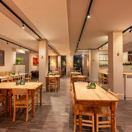Ξενοδοχείο Leonardo Boutique Center 4*